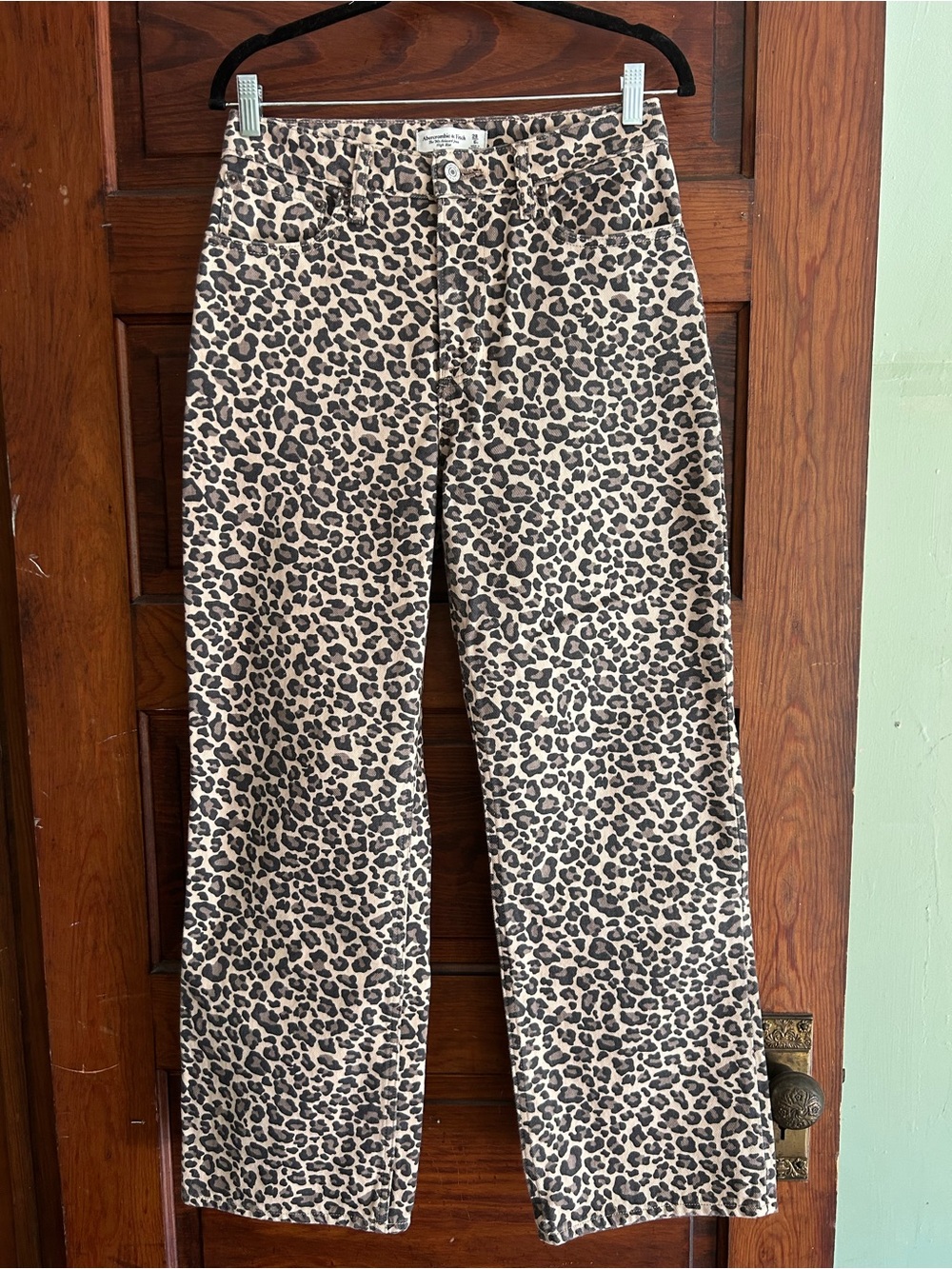 Abercrombie Curve Love Leopard Print High Rise The 90’s Relaxed Jean